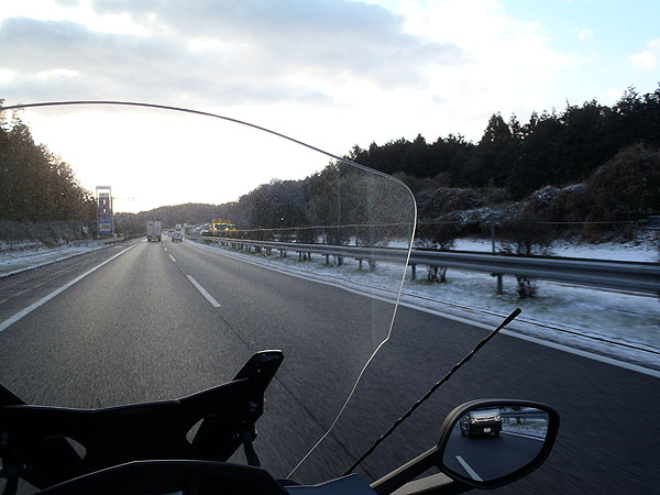 対向車線に除雪車３台